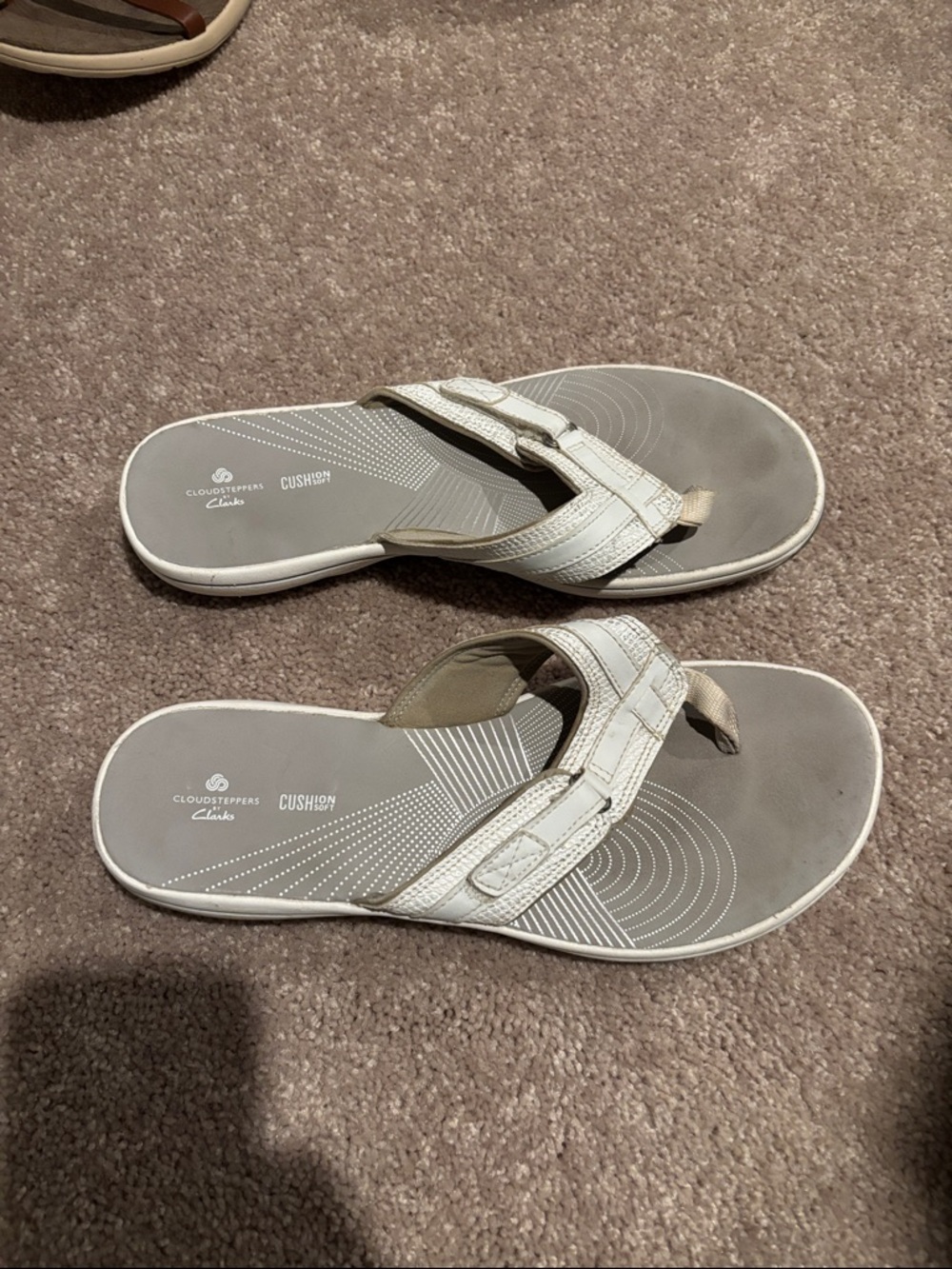 Clarks White and Gray Cloudsteppers Cushioned Thong Sandals